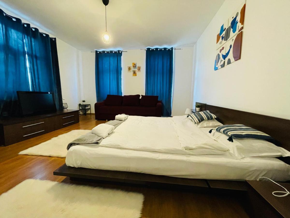 Apartamento Londof Housing City Center Braşov Exterior foto